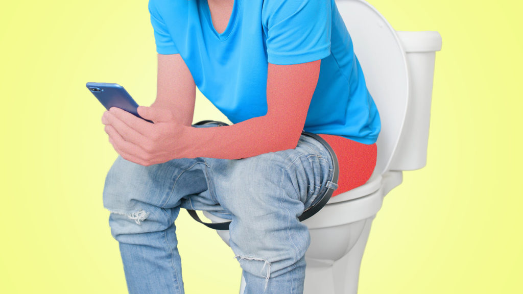 Tránh ngồi lâu khi đi ngoài để giảm thiểu triệu chứng bệnh trĩ