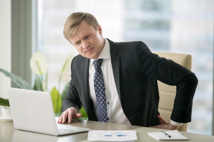 Tránh ngồi quá lâu để cải thiện triệu chứng bệnh trĩ